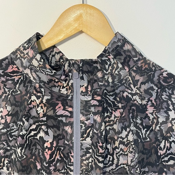 Athleta Run With It Jacket lightweight full zip, pockets mesh lining large - Picture 4 of 10